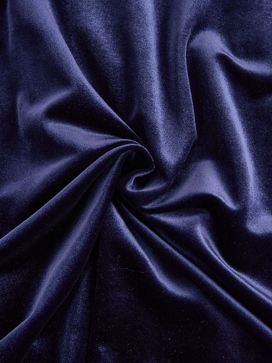 Larah – Luxurious Velvet Long-Sleeve Midi Dress