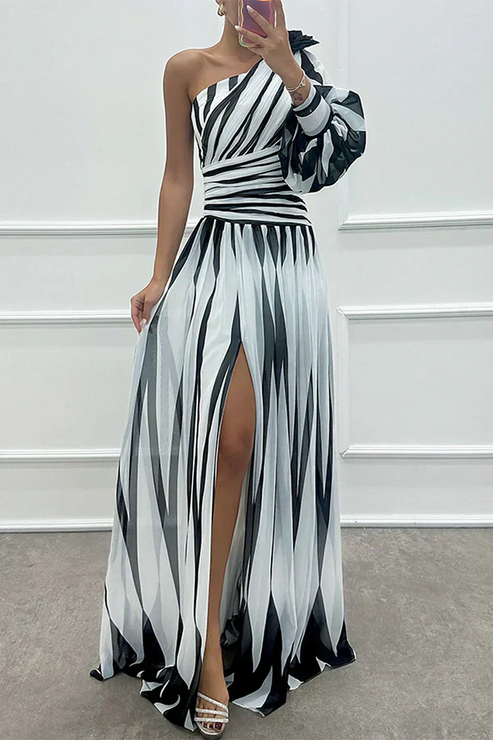 Lílí | One-Shoulder Striped Maxi Dress