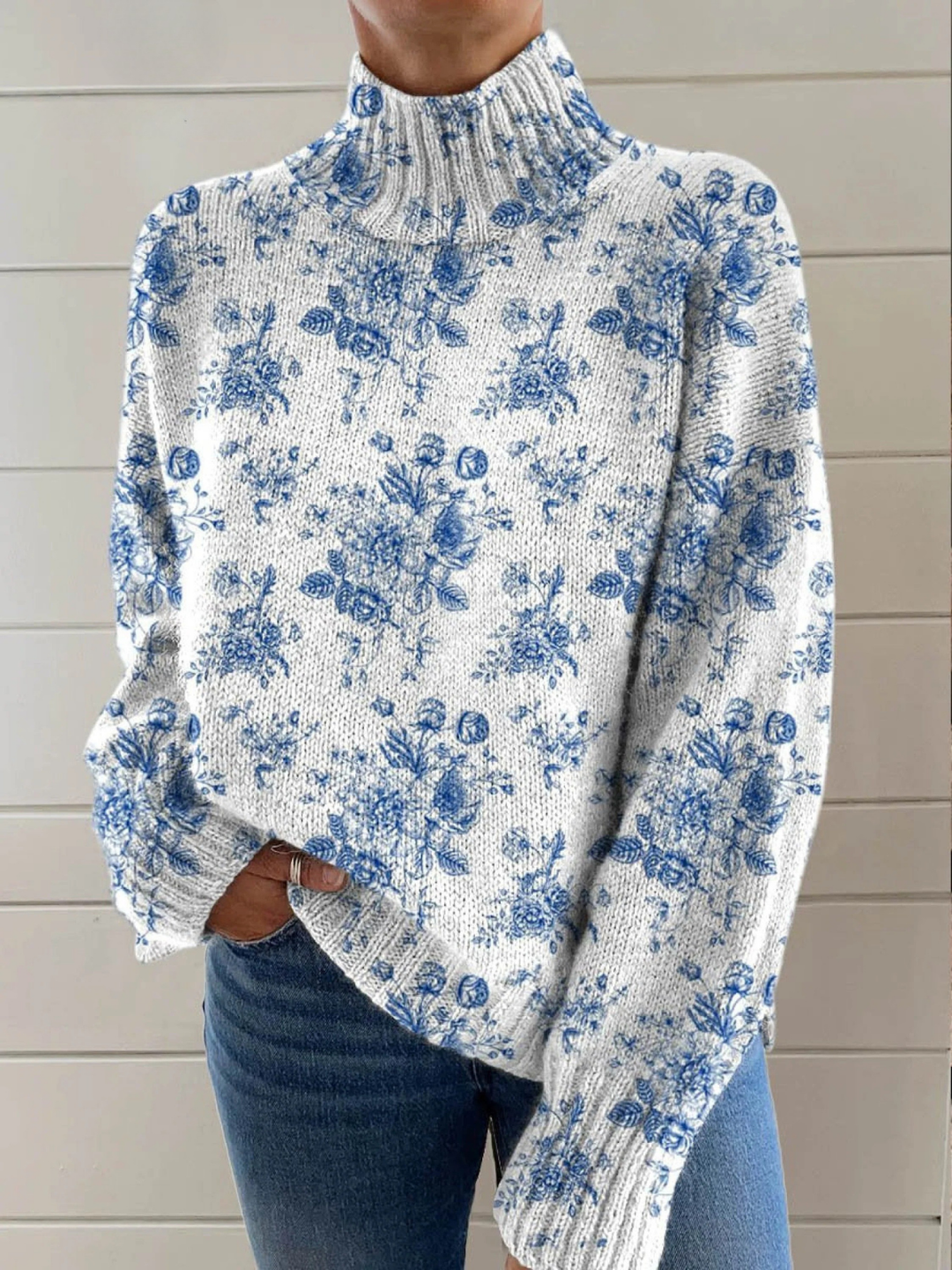 Noemi – The Artistic Turtleneck