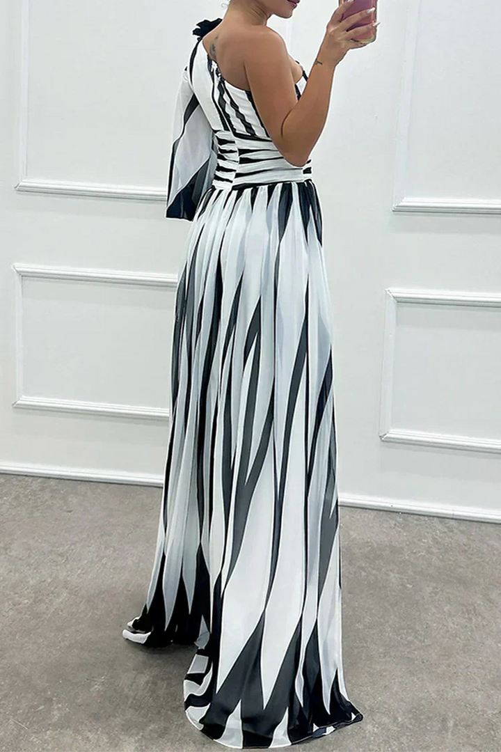 Lílí | One-Shoulder Striped Maxi Dress