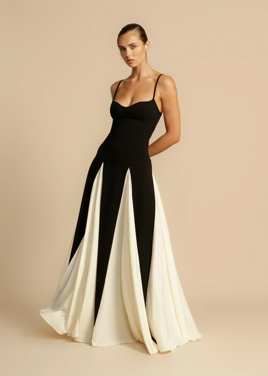 Réalta | Contrast Ruffle Maxi Dress