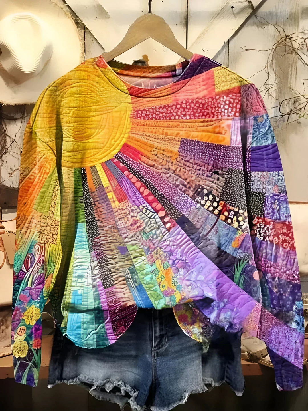 Quirine - Sweatshirt with Colorful Sun Rays